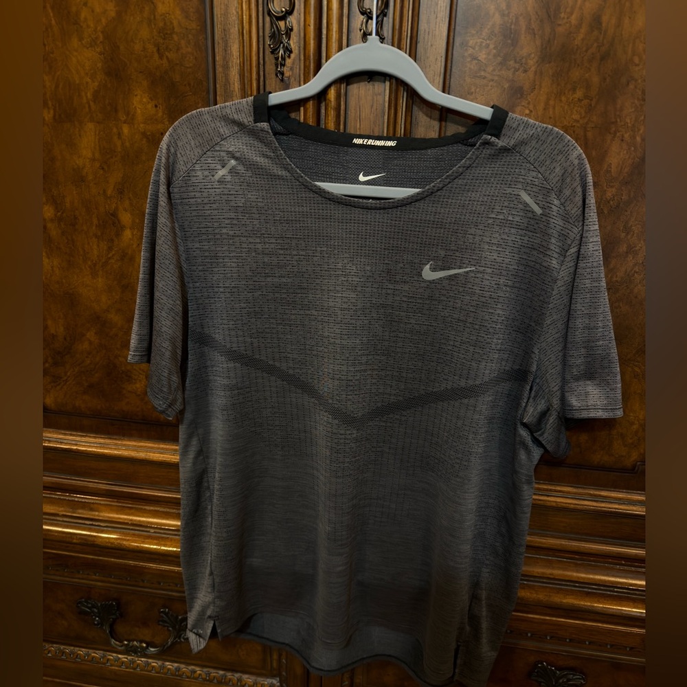Nike Running Men’s Gray Dri-FIT Performance T-Shirt size Large